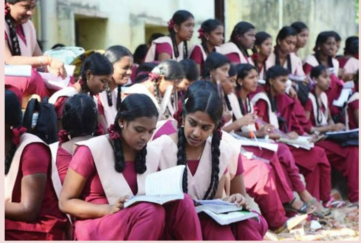 சோகத்தில் மாணவர்கள்!! பள்ளிகளுக்கு விடுமுறை கிடையாது!! அமைச்சர் திட்டவட்டம்!!