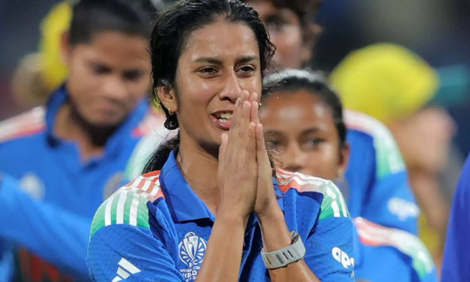 கண்ணீர் விட்டு கதறியழுத ஜெமிமா.. தோனி சாதிக்காத சாதனை... நெகிழ்ச்சி வீடியோ!