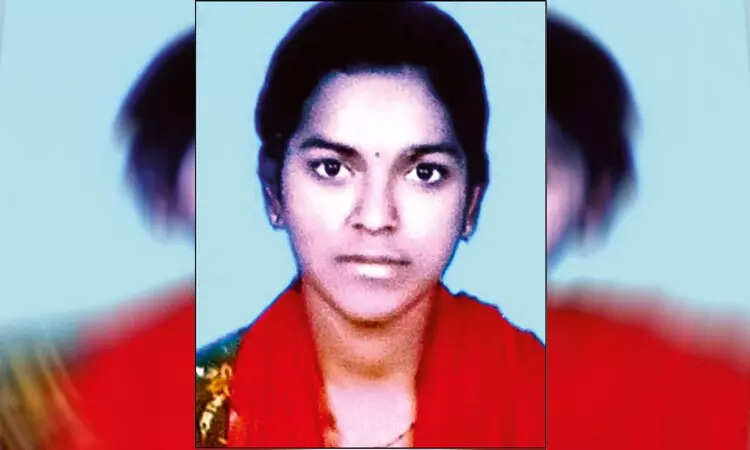 கோர விபத்தில் மாணவி பலி.. விடுமுறை முடிந்து திரும்பிய போது துயரம்!