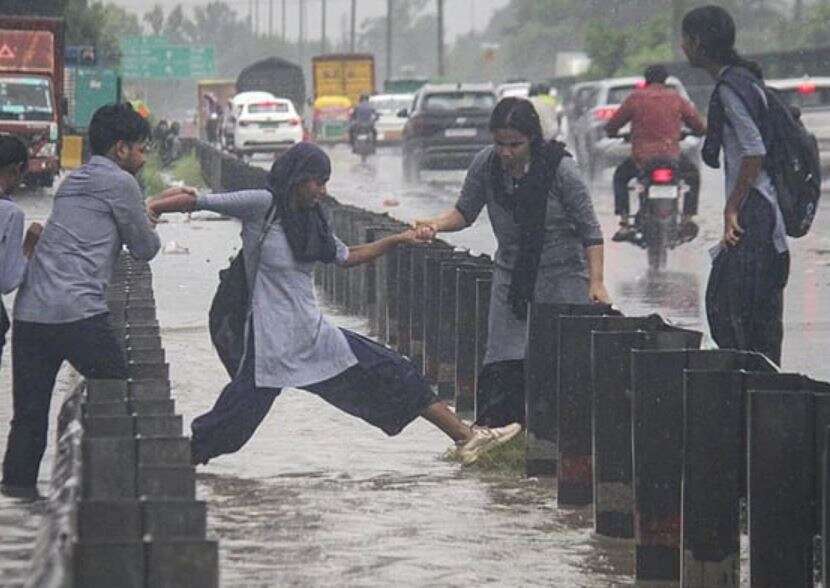 BREAKING: திருவள்ளூர் மாவட்ட பள்ளிகளுக்கு நாளை விடுமுறை.. கலெக்டர் உத்தரவு!