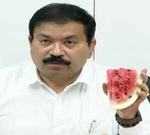 தர்பூசணி விவகாரம்... உணவு பாதுகாப்பு அலுவலர் சதீஷ்குமார் பணியிட மாற்றம்!