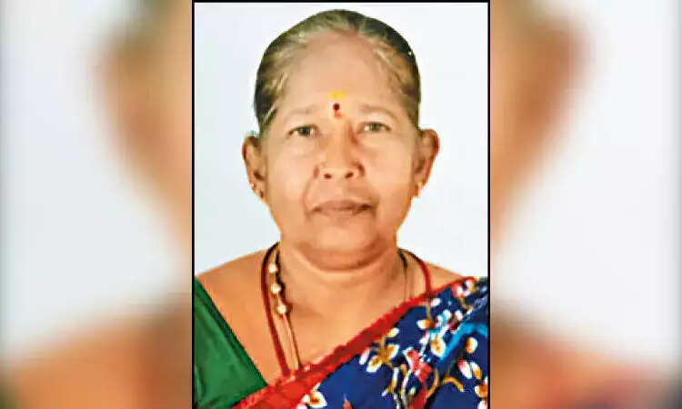 பகீர்... லாரி சக்கரத்தில் சிக்கி பெண் பலி!! உறவினர்கள் மறியல்!!