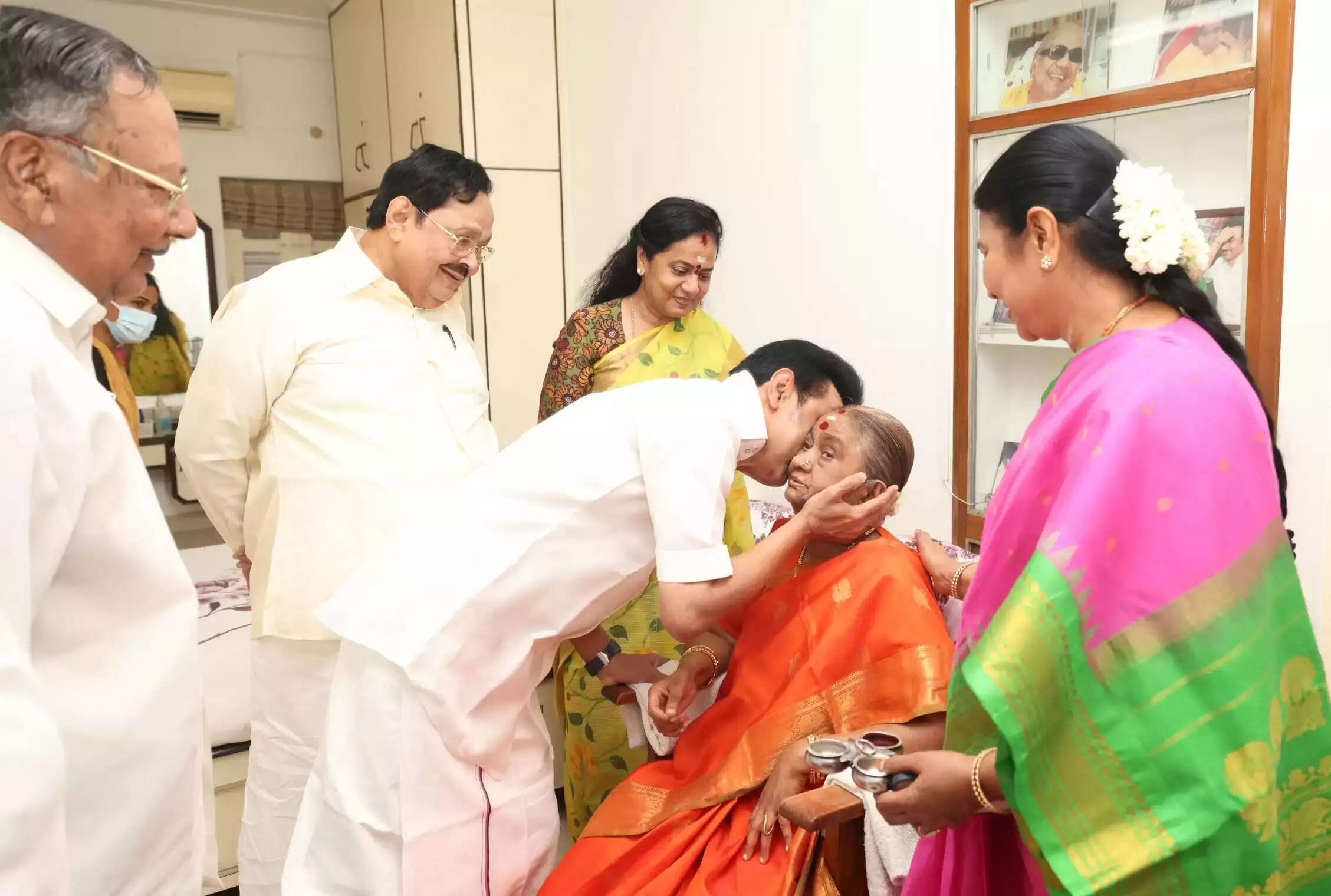 ‘தாயின் எதிர்பார்ப்புகளை நிறைவேற்றுவோம்’ முதல்வர் மு.க.ஸ்டாலின் அன்னையர் தின வாழ்த்து!