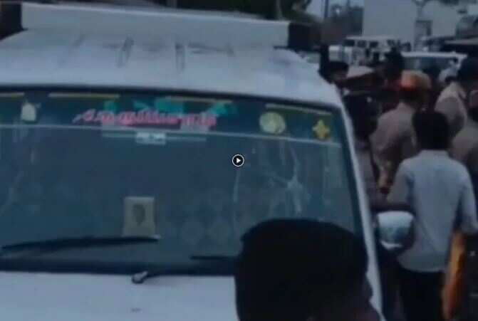 மதுரையில் பதற்றம்... தவெகவினர் மீது தாக்குதல்... கார் கண்ணாடிகள் உடைப்பு!