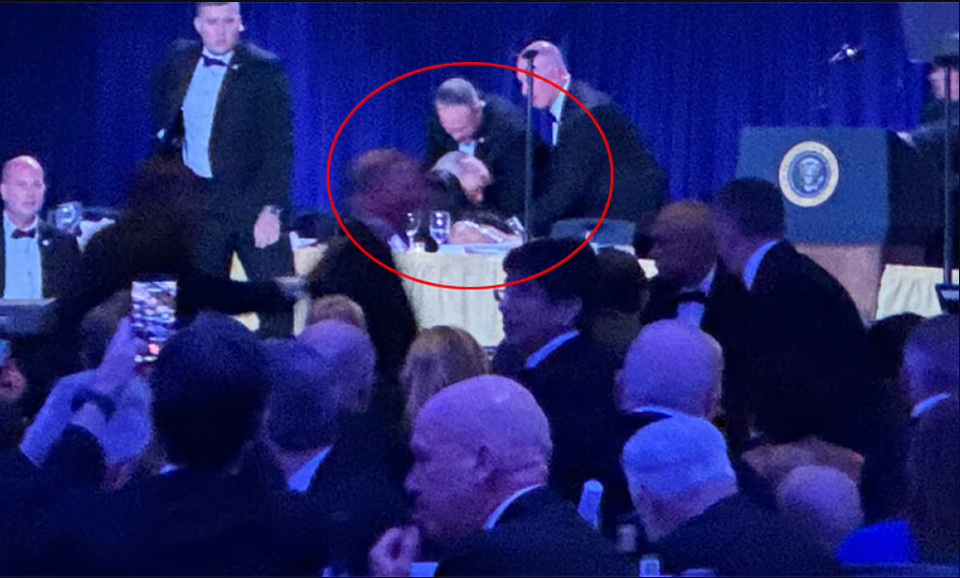 பயங்கரம்.... விருந்து நிகழ்ச்சியில் துப்பாக்கிச் சூடு... நூலிழையில் உயிர் தப்பிய டிரம்ப்!