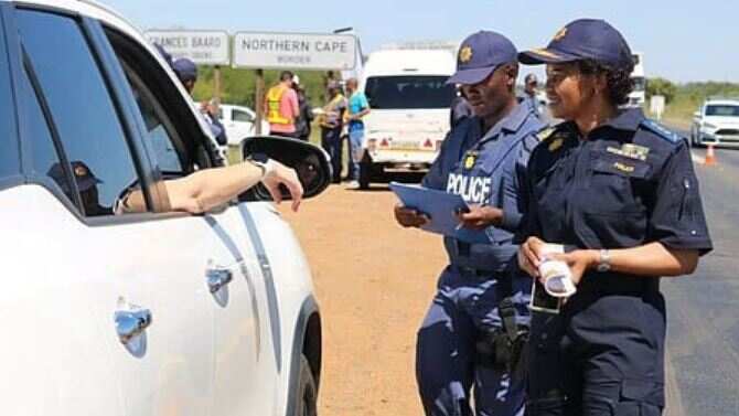 தென் ஆப்பிரிக்காவில் தங்கும் விடுதியில் சரமாரித் துப்பாக்கிச்சூடு... 11 பேர் பலி!