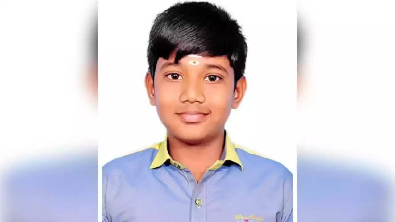 கதறும் பெற்றோர்... 14வயது சிறுவன் வெயிலில் மயங்கி சரிந்து பலி... கோவிலுக்கு சென்ற போது சோகம்!