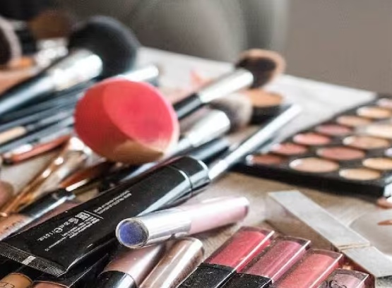 அதிர்ச்சி... மாமியார் மேக்கப் கிட்டை பயன்படுத்தியதால் விவாகரத்து.... !