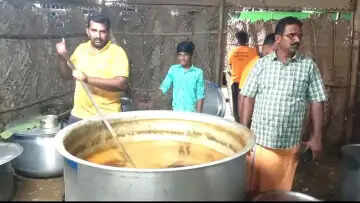 நள்ளிரவில் 5000 பேருக்கு சமபந்தி அசைவ விருந்துடன் ஆண்கள் மட்டுமே கலந்து கொண்ட விநோத திருவிழா!