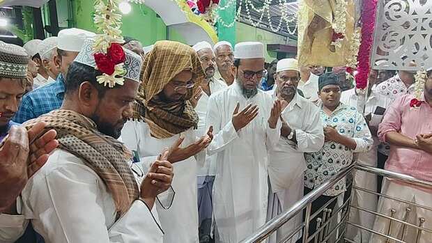 தூத்துக்குடியில் கந்தூரி விழா... பனை ஓலையில் நேர்ச்சை உணவு வழங்கல்!