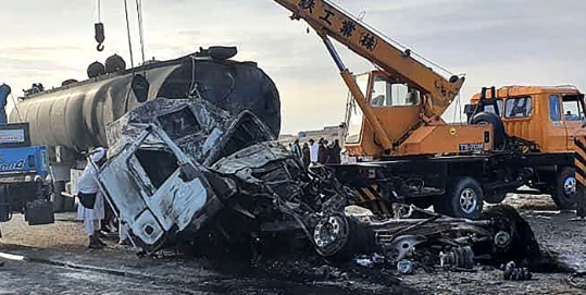 கோர விபத்து... அடுத்தடுத்து வாகனங்கள் மோதி 21 பேர் பலி... 38 பேர் கவலைக்கிடம்!