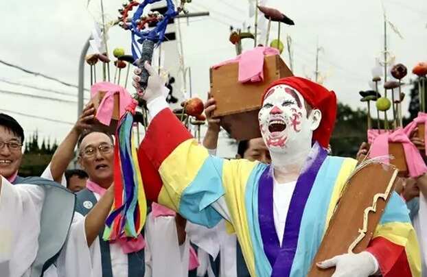 ஒரு நாளைக்கு ஒரு முறையாவது சிரிக்க வேண்டும்... ஜப்பானில் திடீர் உத்தரவு!