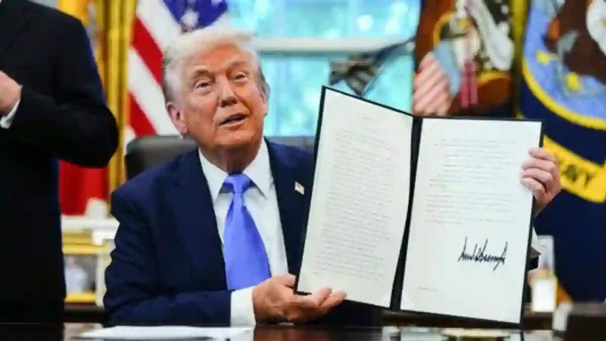 H-1B விசா கட்டணம் அதிரடி உயர்வு... அமெரிக்கர்களுக்கே முதல் உரிமை... வெள்ளை மாளிகை அதிரடி அறிவிப்பு!