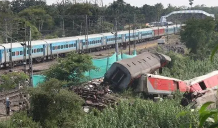 பதைபதைக்கும் வீடியோ!! ஒடிசா ரயில் விபத்து! நெஞ்சை உறைய வைக்கும் திகில் நிமிடங்கள்!!