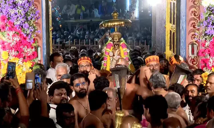 பெருமாள் கோவில்களில் சொர்க்கவாசல் திறப்பு.... கோவிந்தா கோஷத்துடன் பக்தர்கள் பரவசம்!