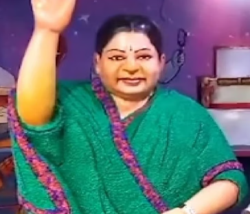 ஆளுயர ஜெயலலிதா கேக்... 300 கிலோ எடையில் பிரம்மாண்டம்... செல்ஃபி எடுக்க குவியும் தொண்டர்கள்!