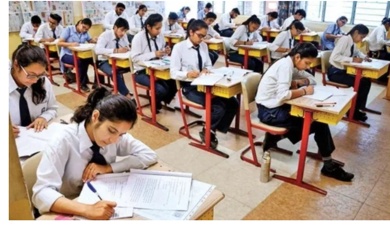 10ம் வகுப்பு தேர்வு எழுதும் மாணவர்களுக்கு RTC பேருந்துகளில் இலவச பயணம்!