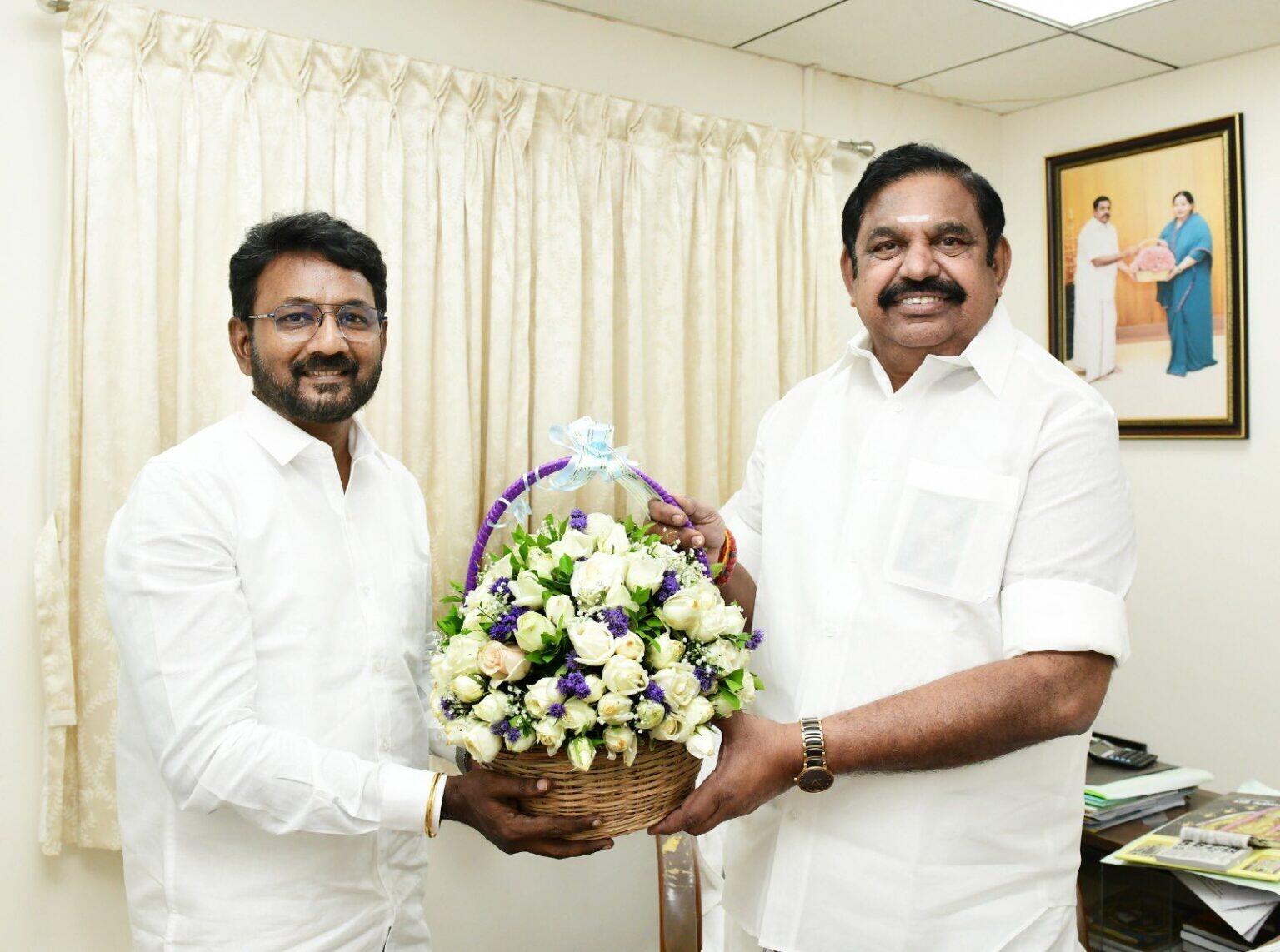 அதிர்ச்சியில் தொண்டர்கள்… திமுக நிர்வாகி கட்சியிலிருந்து விலகி அதிமுகவில் இணைந்தார்!