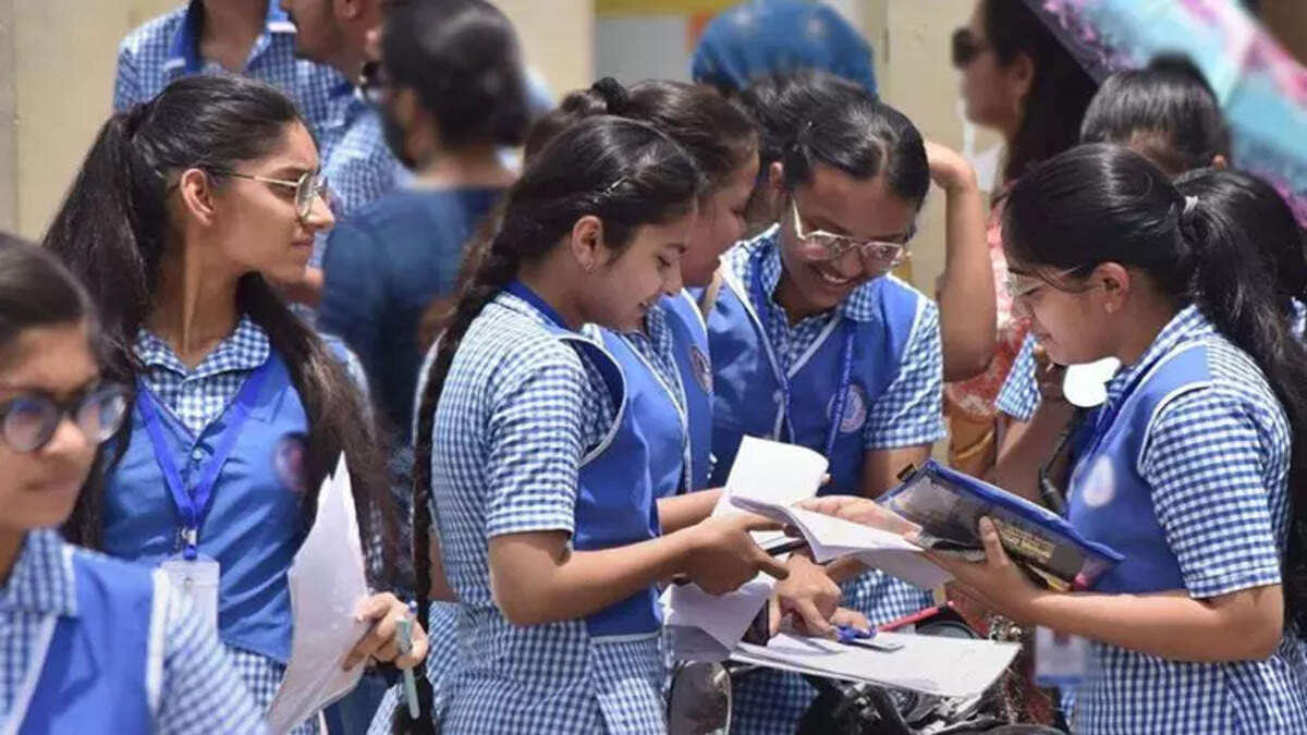 தேர்வு முடிவுகள் மாணவிகள் ரிசல்ட் சிபிஎஸ்இ ஸ்கூல் படிப்பு 