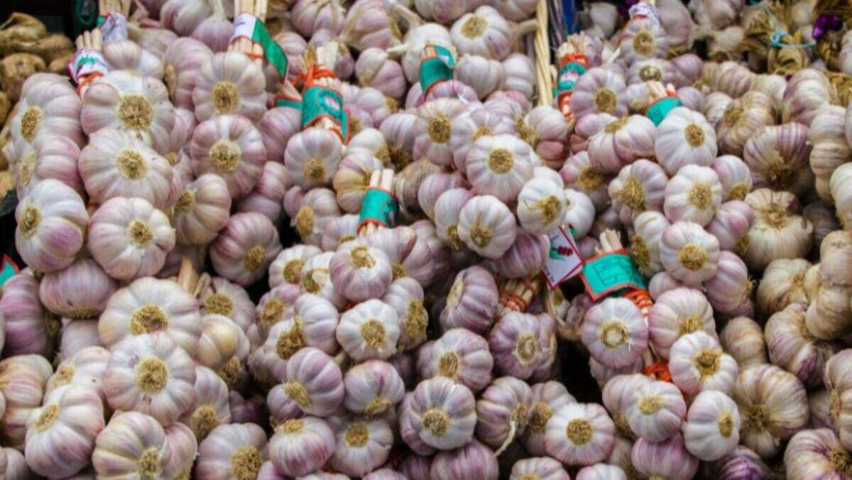 இல்லத்தரசிகள் மகிழ்ச்சி... பூண்டு விலை கடும் சரிவு!