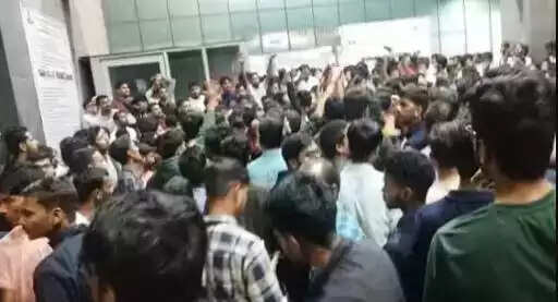 21 வயது மாணவியை கொன்று வீசிய கொடூரம்... போராட்டத்தில் குதித்த மாணவர்கள்!