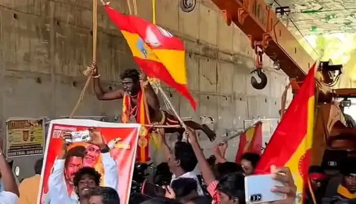 விஜய்க்கு கிரேனில் ஏறி மாலை அணிவித்த கவுன்சிலர் கைது!