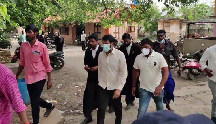 நீதிமன்றத்தில் ஆஜரானார் நடிகர் சந்தானம்!