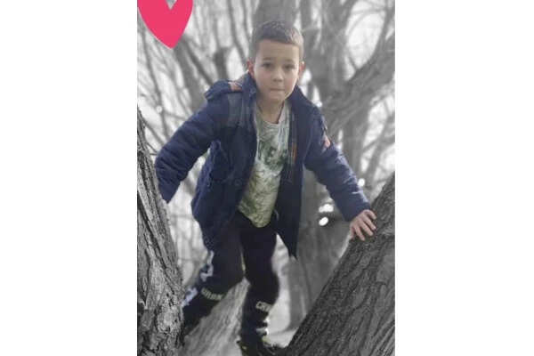 உறைந்த ஏரியில் மூழ்கிய 4 சிறுவர்கள்!! காப்பாற்ற சென்ற 10 வயது சிறுவனும் பலியான சோகம்!!