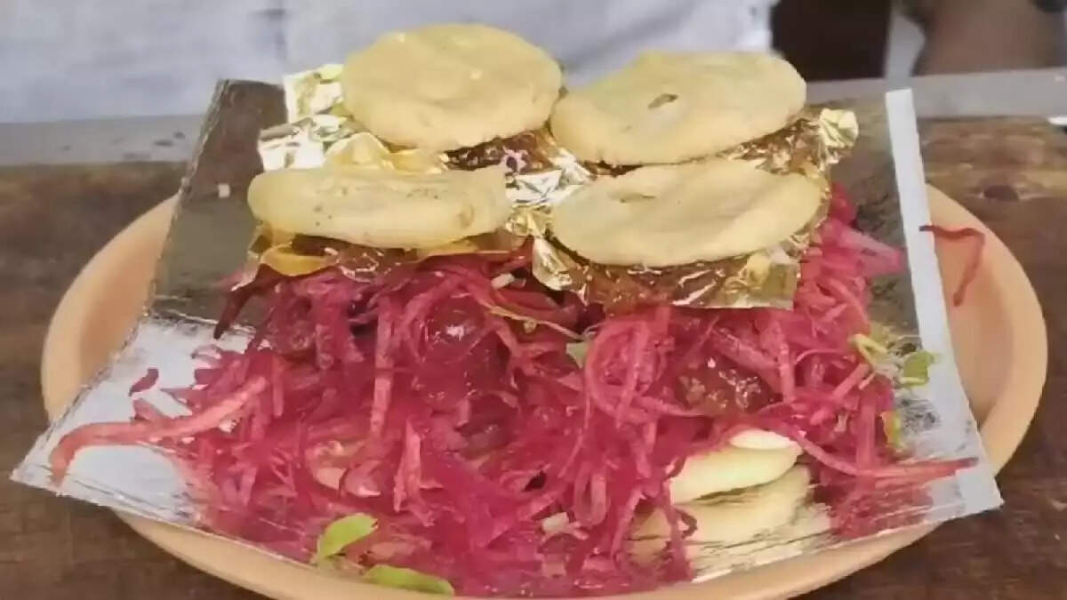 வைரல் வீடியோ.. அட்சய திருதியை ஸ்பெஷல் தங்க தட்டு வடை... ஒரே நாளில் ரூ1,00,000 வருமானம்!