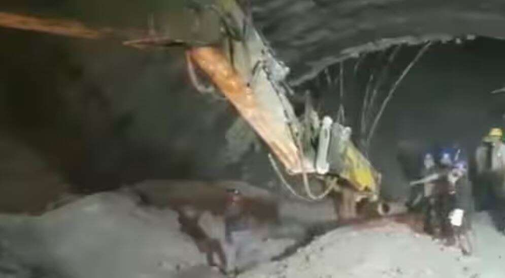 உத்தரகாண்ட் சுரங்க மீட்பு பணி.. துளையிடும் போது இயந்திரம் உடைந்ததால் மீட்பு பணி தாமதம்..!!