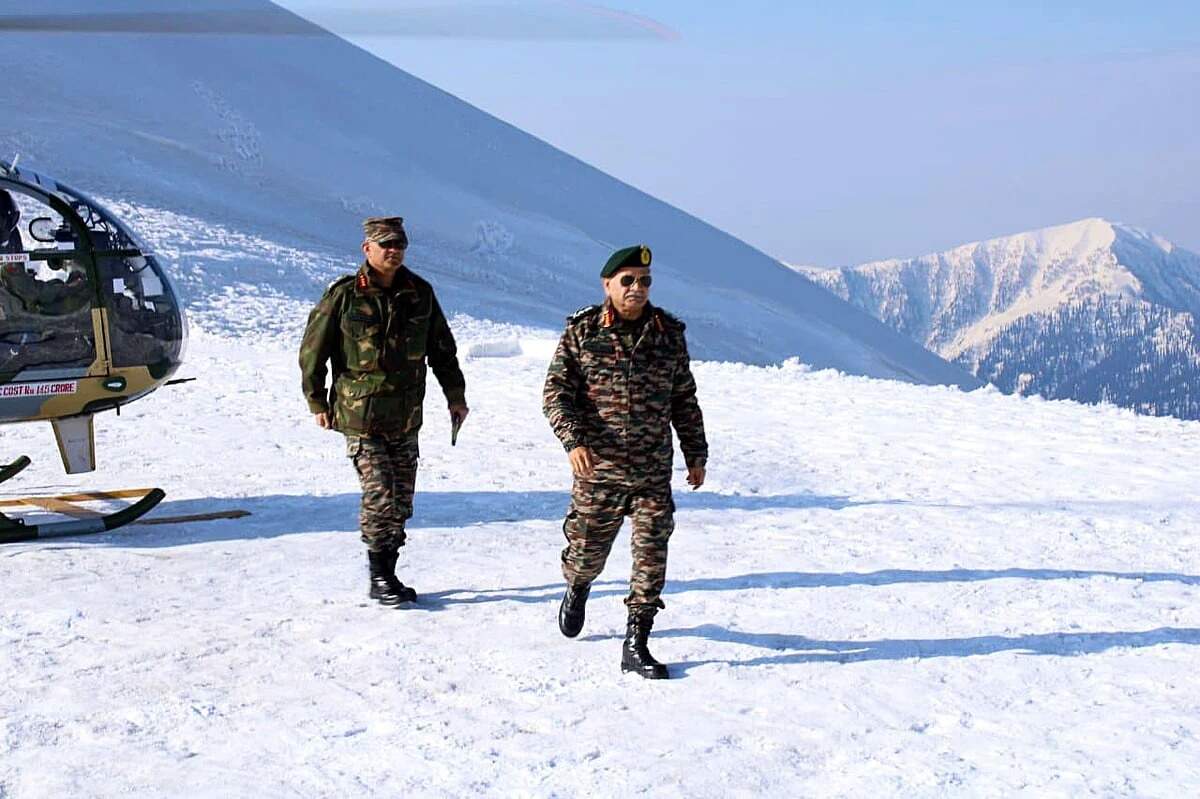 எல்லையில் போர்ப்பதற்றம்... ஸ்ரீநகரில் ராணுவத் தளபதி முக்கிய ஆலோசனை!