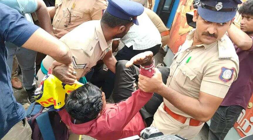 புத்தாண்டிலும் திரண்ட ஆசிரியர்கள்... சென்னையில் 7-வது நாளாக போராட்டம் - ஆசிரியர்கள் கைது!