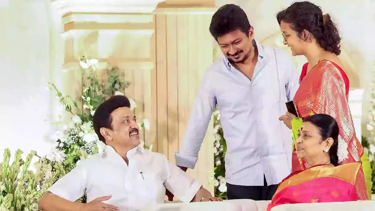 முதல்வர் ஸ்டாலின் துர்கா தம்பதியினருக்கு 50 வது திருமணநாள்... துணை முதல்வர் வாழ்த்துப்பதிவு!