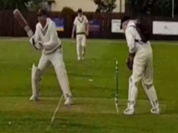 வீடியோ!! முதுகில் ஆக்சிஜன் சிலிண்டரை கட்டிக் கொண்டு கிரிக்கெட் விளையாடிய வீரர் !!