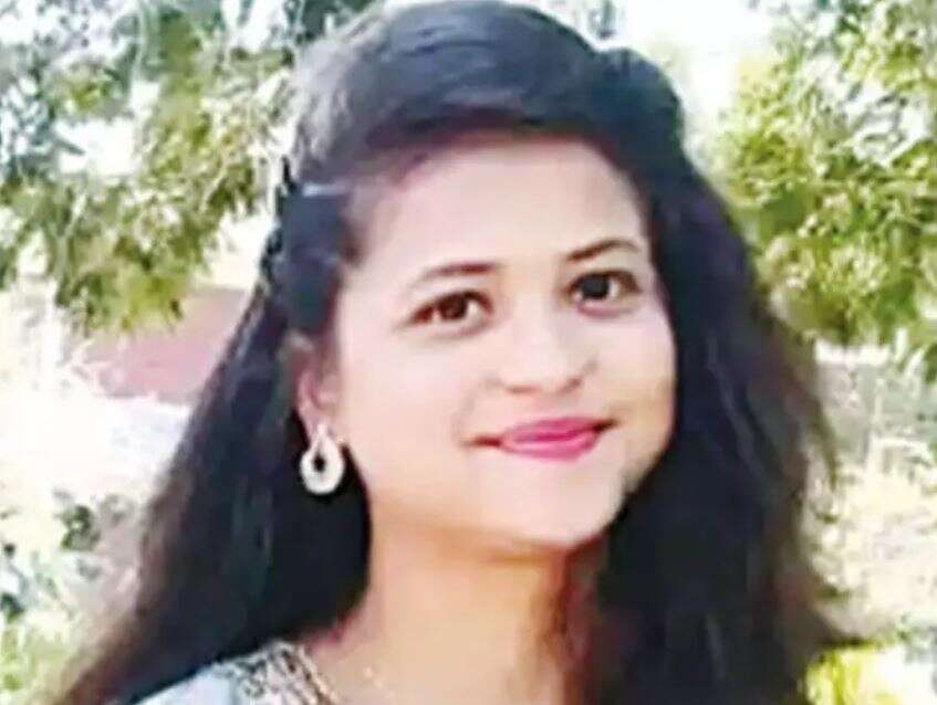 கணவன் மனரீதியாக தொல்லை... புதுப்பெண் கால்வாயில் குதித்து தற்கொலை!