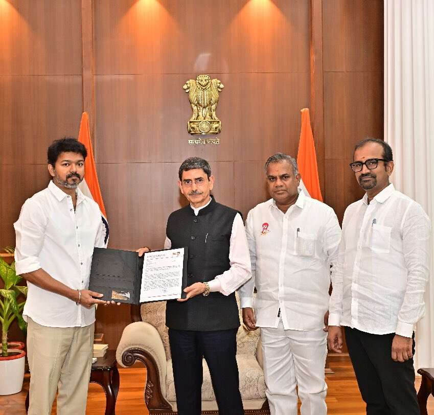 கவர்னர் ஆர்.என்.ரவியுடன் நடிகர் விஜய் சந்திப்பு... 3 பக்க கோரிக்கை மனு!