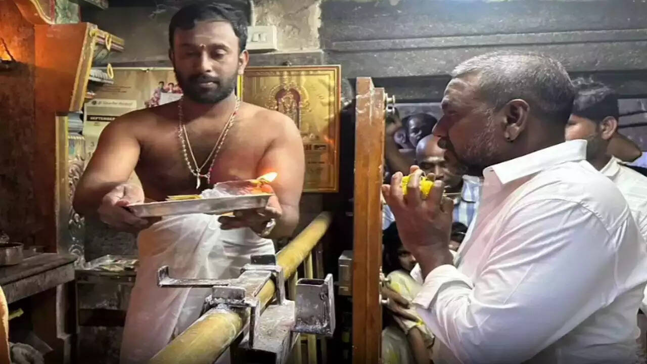 பழனி கோவிலில் நடிகர் ராகவா லாரன்ஸ் .. ரசிகர்களுடன் செல்பி!!