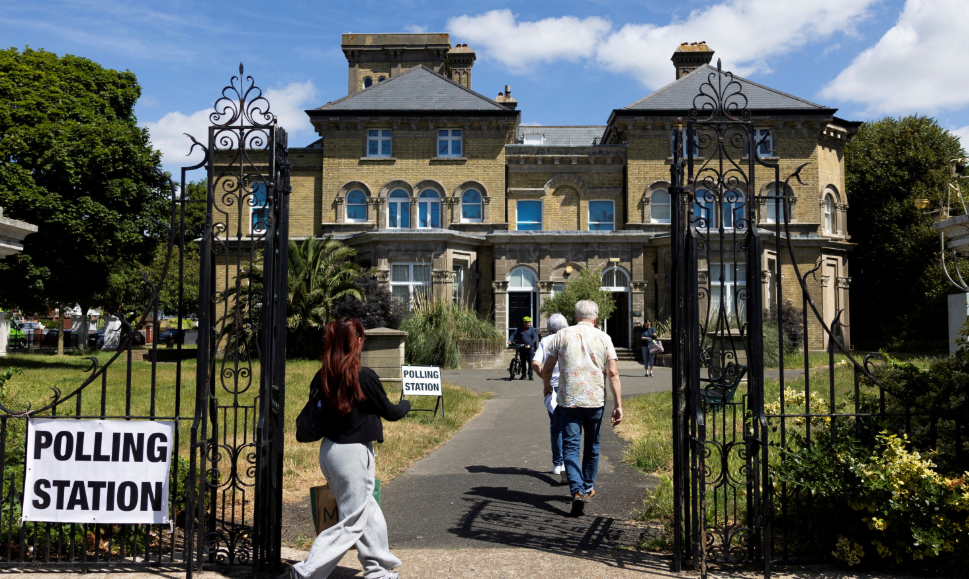 வாக்களிக்கும் வயது 16 ஆகக் குறைப்பு? பிரிட்டன் புதிய திட்டம்!