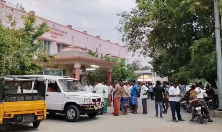 கோவில் திருவிழாவில் சோகம்.. சீரியல் லைட் அறுந்து விழுந்து இருவர் பரிதாப பலி!