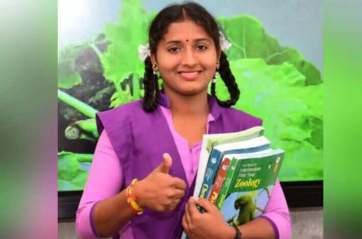 குழந்தை திருமணத்தில் இருந்து காப்பாற்றப்பட்ட பெண்... தற்போதைய பொதுத்தேர்வில் முதலிடம் பிடித்து மாணவி!