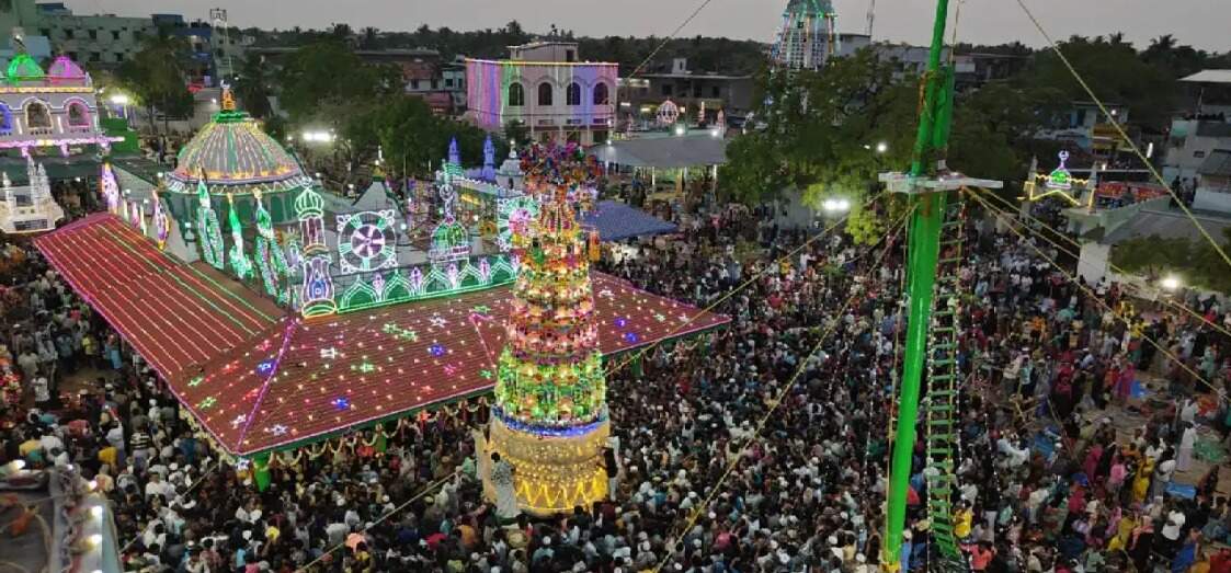 ஏர்வாடி தர்ஹா 850ம் ஆண்டு சந்தனக்கூடு விழா... பல்லாயிரக்கணக்கானோர் பங்கேற்பு!