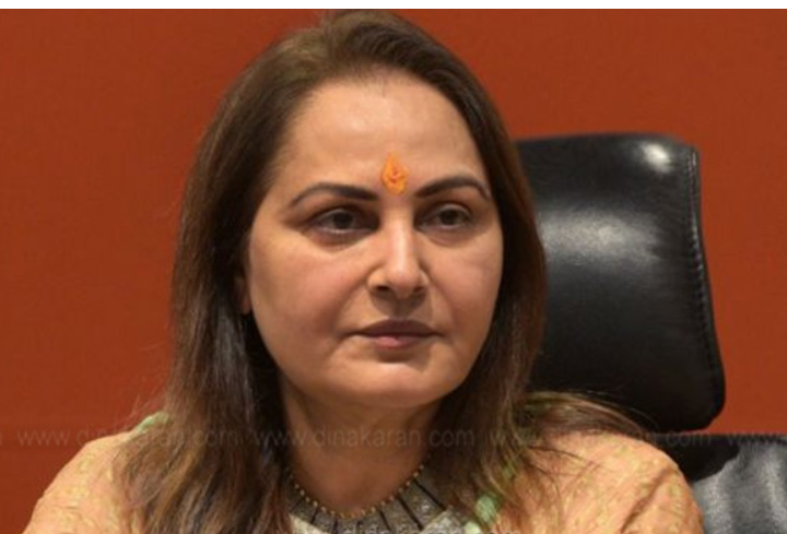 பிரபல நடிகை நீதிமன்றத்தில் சரணடைய உத்தரவு... பரபரக்கும் திரையுலகம்!!