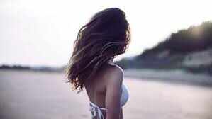 பிகினியில் கல்லூரி பேராசிரியை! வைரலாக்கிய மாணவர்கள்! விழி பிதுங்கும் பல்கலைக்கழகம்!