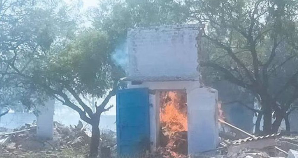 தொடரும் சோகம்... பட்டாசு ஆலை வெடிவிபத்தில் சிக்கி இருவர் உடல் சிதறி பரிதாப பலி!