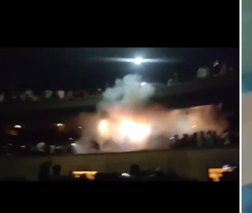 பகீர் வீடியோ... திரையரங்கிற்குள் வெடித்த பட்டாசு.. தெறித்து ஓடிய ரசிகர்கள்...!!