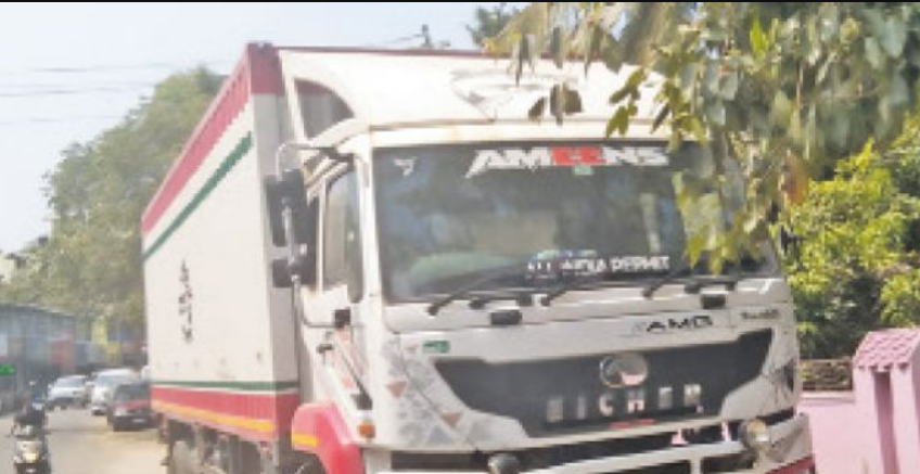 கேரளா கழிவுகள் கன்னியாகுமரியில் கொட்டல்... லாரியை மடக்கி பிடித்த பொதுமக்கள் !