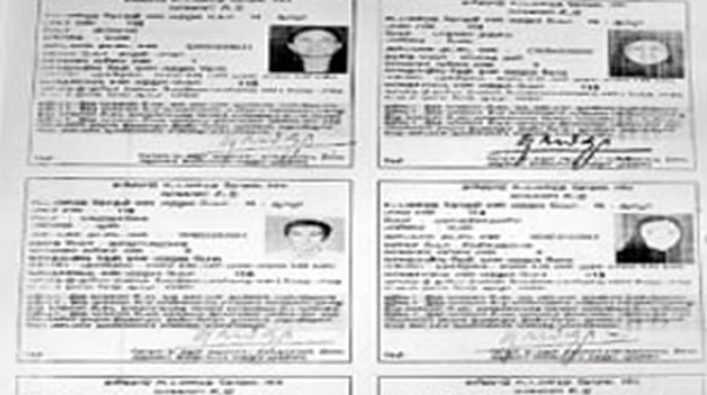 வாக்காளர் அட்டை இல்லைன்னா கவலை வேண்டாம்... ஆதார், பான் கார்டு உட்பட 12 ஆவணங்களைக் காட்டி வாக்களிக்கலாம்!