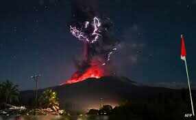 இந்தோனேஷியாவில் எரிமலை வெடிப்பு... அடுத்தடுத்து 4 முறை நிலநடுக்கம்!