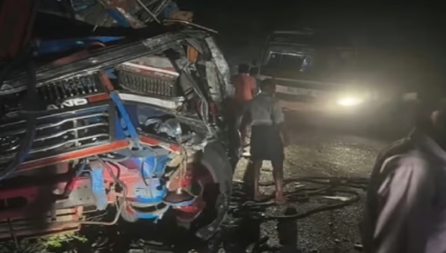 தமிழக ஐயப்ப பக்தர்கள் சென்ற பேருந்து லாரி மீது மோதி விபத்து... ஒருவர் பலி; 19 பக்தர்கள் படுகாயம்!