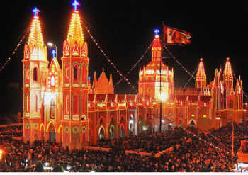 இன்று வேளாங்கண்ணி தேர் பவனி!! அதிகாலை முதலே குவியத் தொடங்கிய பக்தர்கள்!!